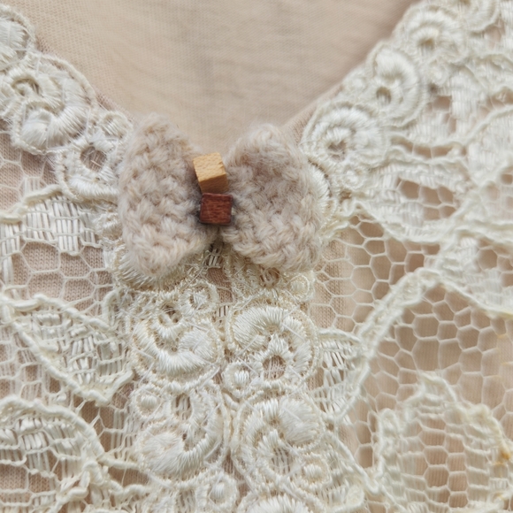 Elegant Lace Beige Top - Picture 2 of 4
